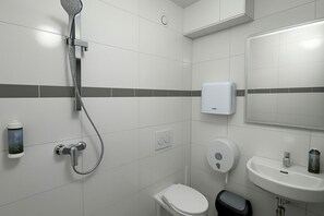 Comfort Apartment | Bathroom | Shower, towels, soap, shampoo