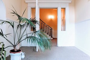 1 bedroom, iron/ironing board, free WiFi, bed sheets - JOIVY Gorgeous Georgian Flat (Edinburgh)