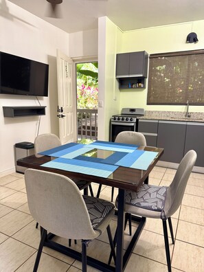 Dining - A little bit of Paradise Ground Floor Studio (Playas Del Coco)