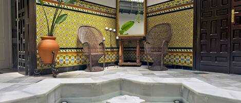 المنشأة من الداخل