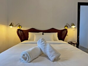 8 bedrooms, iron/ironing board, free WiFi, bed sheets