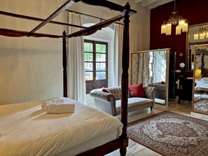 8 bedrooms, iron/ironing board, free WiFi, bed sheets