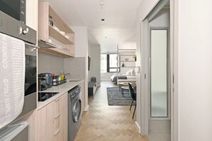 Private kitchen - 1-Bed Hideaway | High-Rise with City Views (Cape Town)