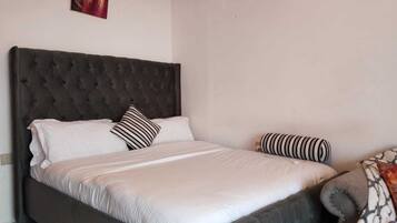 Iron/ironing board, WiFi, bed sheets