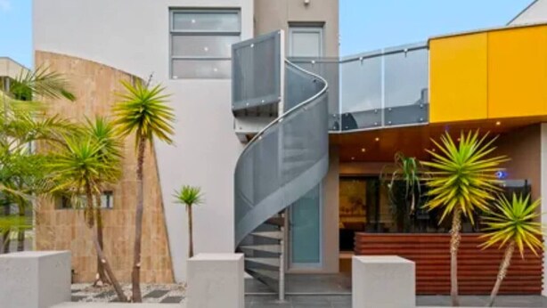 Unclassified image, 1 of 10, button - Entire Studio With Balcony (Maribyrnong)