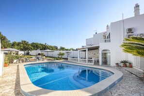 A heated pool - Casa Sentosa - Family villa in Carvoeiro (Carvoeiro)