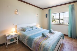 2 habitaciones y tabla de planchar con plancha 