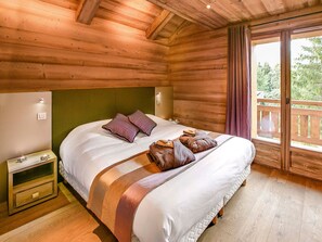 4 quartos, Wi-Fi de cortesia, roupa de cama