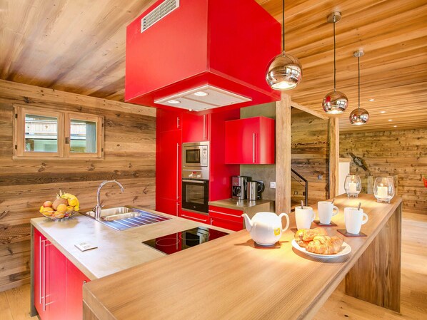 Kjøleskap, mikrobølgeovn og oppvaskmaskin