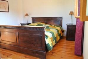 4 Schlafzimmer, BĂŒgeleisen/BĂŒgelbrett, kostenloses WLAN, BettwĂ€sche