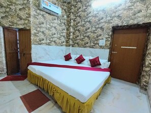 Triple Room | Soundproofing, free WiFi