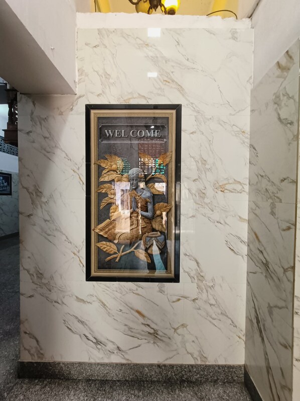 TV - Shri Bholanath Atithi Bhavan (Varanasi)