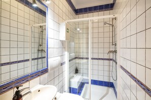 Shower, hair dryer, shampoo, toilet paper