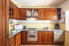 Refrigerador, microondas, horno y lavavajillas 