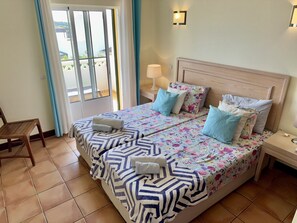 3 slaapkamers, een strijkplank/strijkijzer, wifi