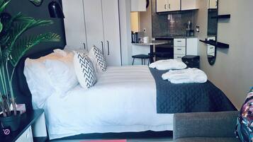 1 bedroom, premium bedding, minibar, in-room safe