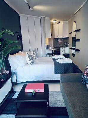 1 kamar tidur, seprai premium, minibar, dan brankas