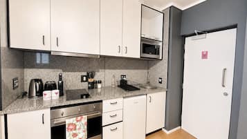 Apartment 209 | Private kitchen | Espresso maker, mini-fridge, microwave, oven