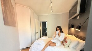 Apartment 203 | Premium bedding, minibar, in-room safe, iron/ironing board - Urban Elephant Express The Flamingo (Cape Town)