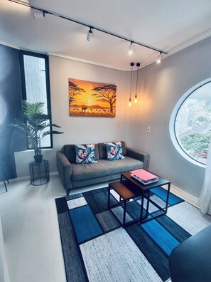 Premium bedding, minibar, in-room safe, iron/ironing board - Urban Elephant Express The Flamingo (Cape Town)