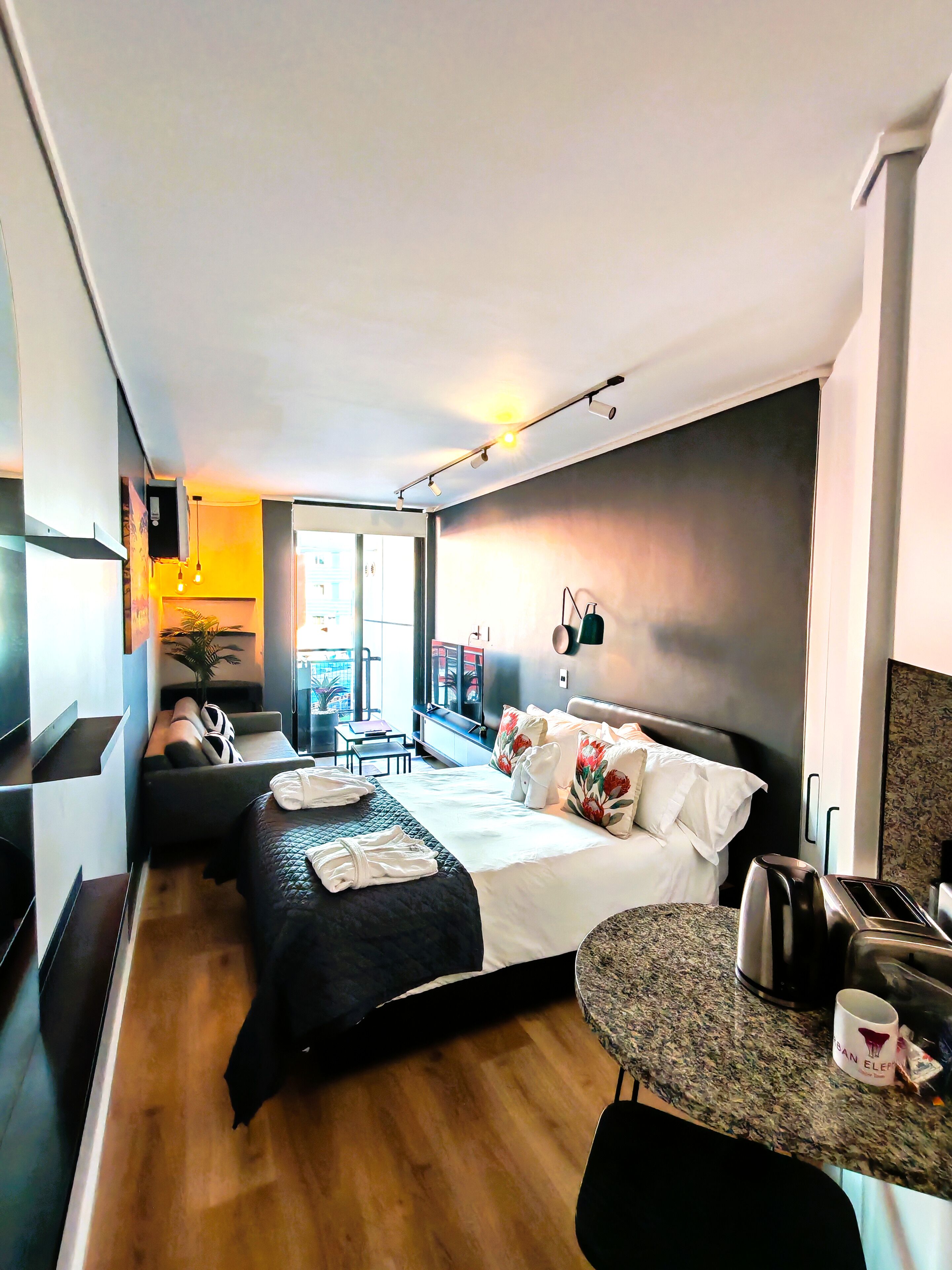 Apartment 206 | 高級寢具、迷你吧、房內夾萬、獨特設計