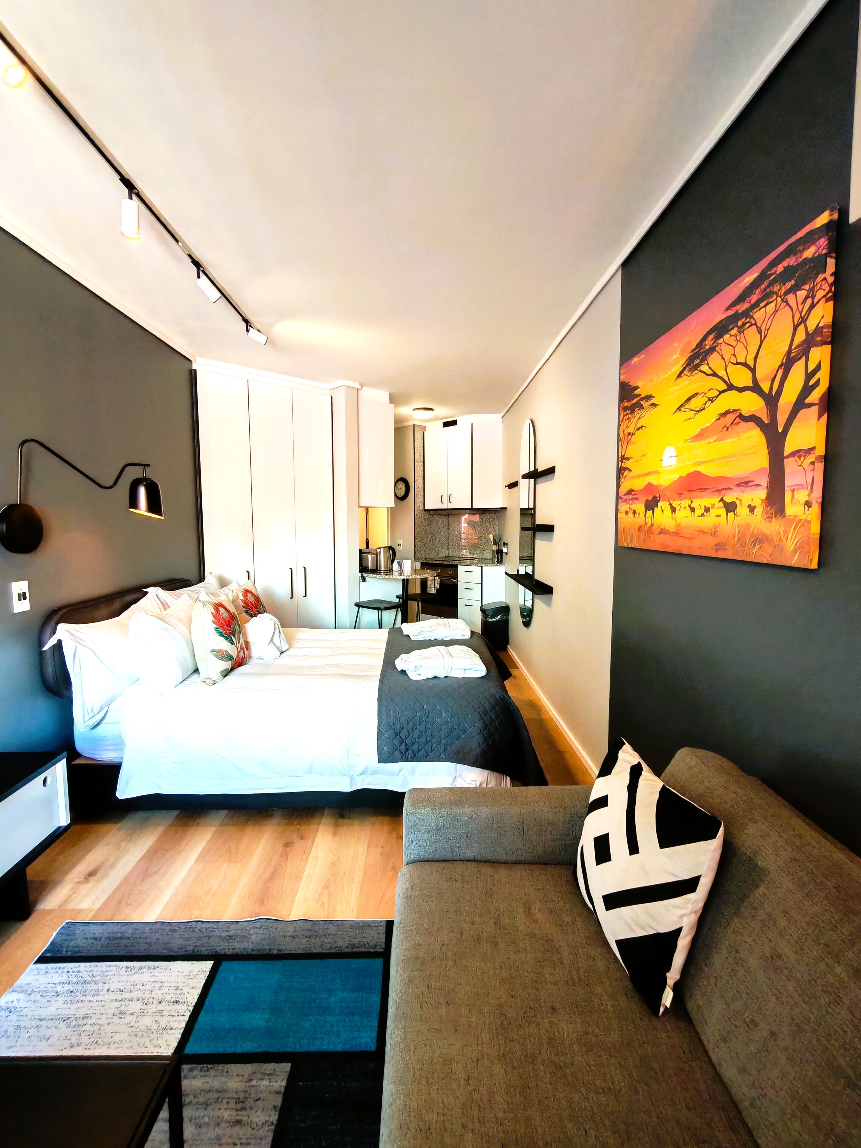 Apartment 204 | 高档床上用品、迷你吧、客房内保险箱、特色装修