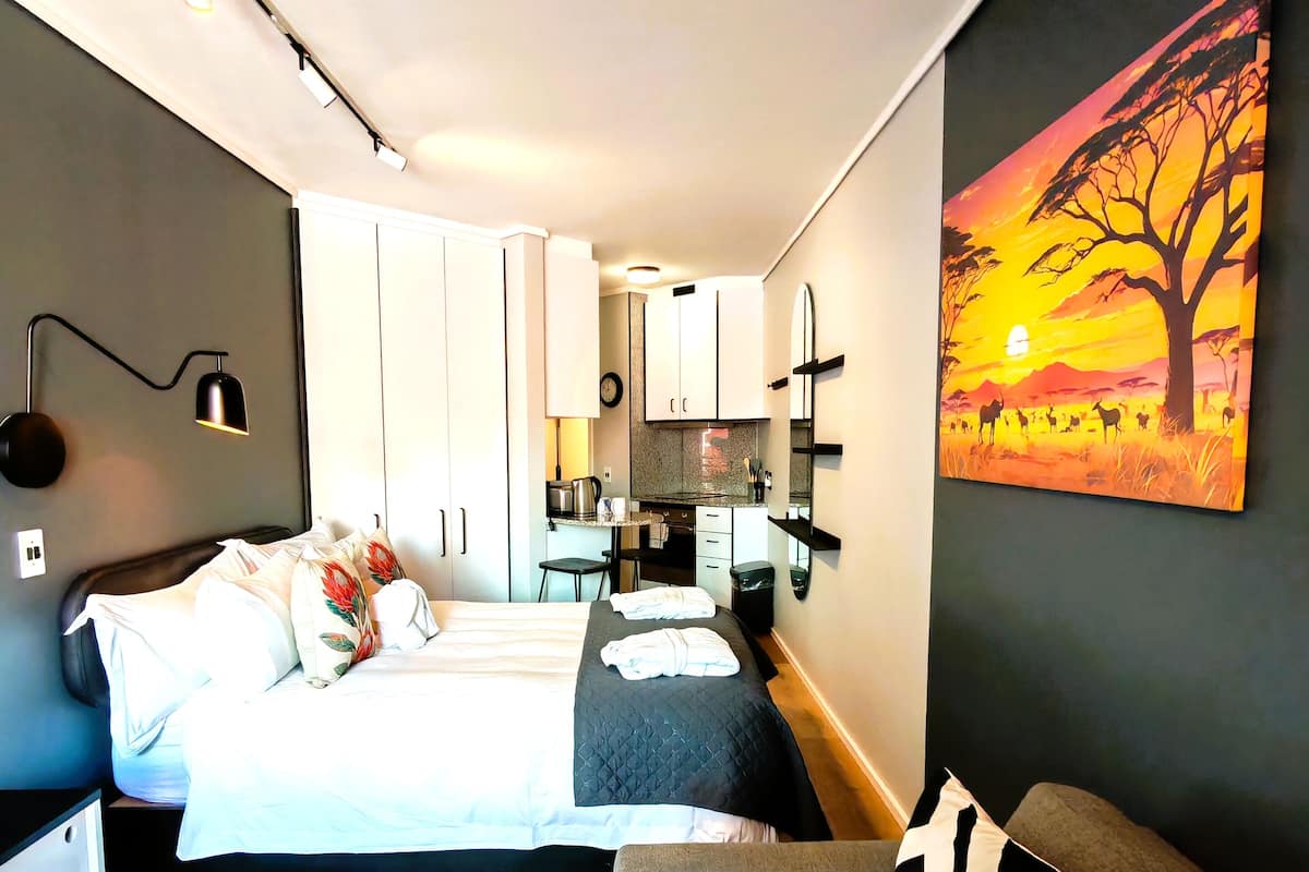 Apartment 204 | Premium bedding, minibar, in-room safe, individually decorated
