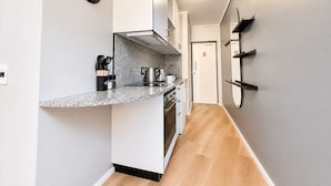 Apartment 203 | 전용 주방 | 에스프레소 메이커, 미니 냉장고, 전자레인지, 오븐