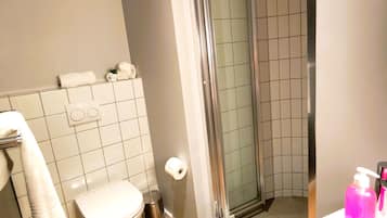 Apartment 204 | Bathroom | Shower, hair dryer, towels, soap
