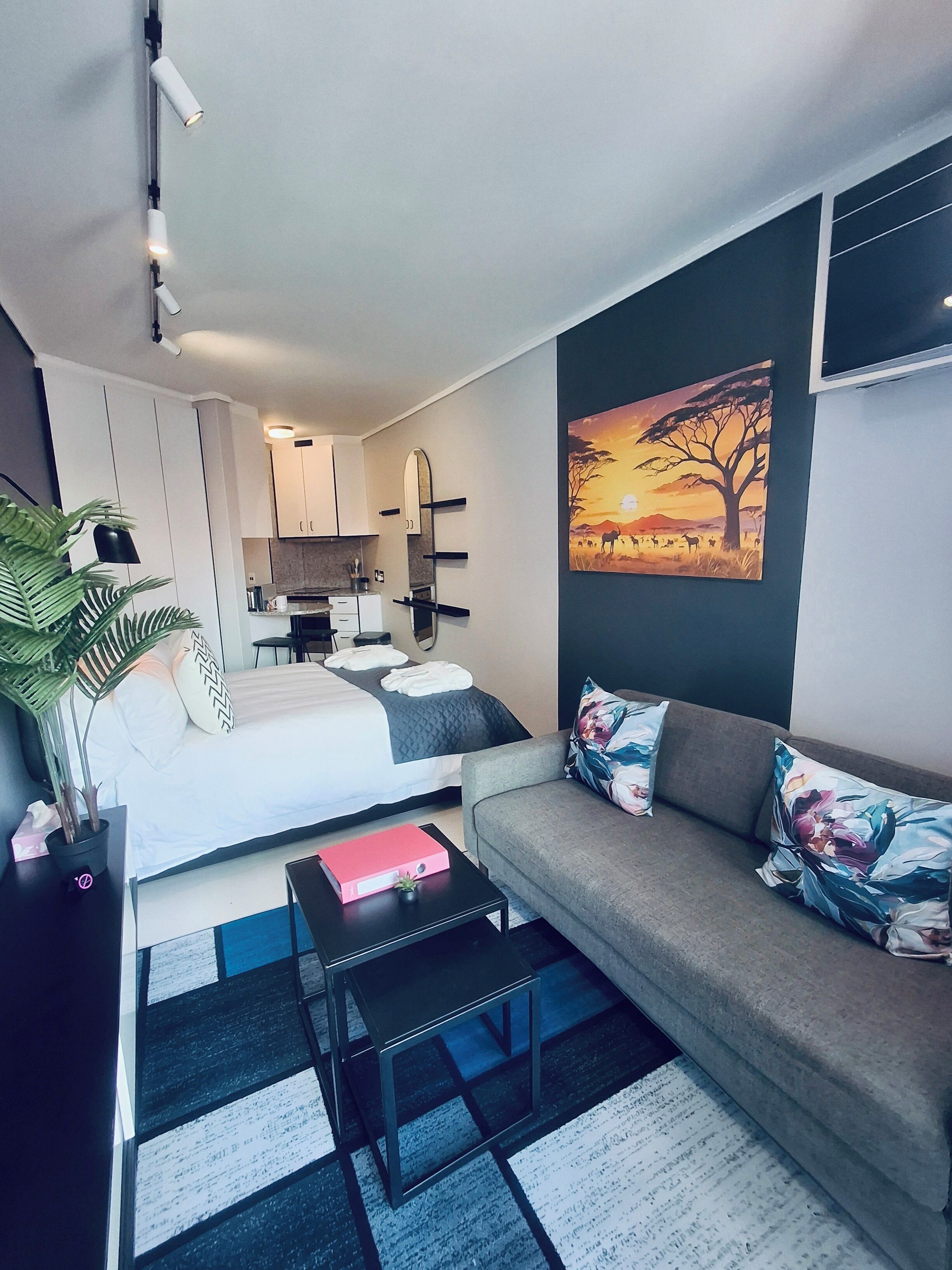 Apartment 203 | Roupas de cama premium, frigobar, cofres nos quartos