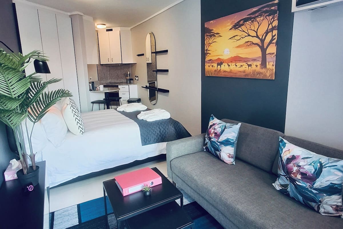 Apartment 203 | Premium bedding, minibar, in-room safe, iron/ironing board