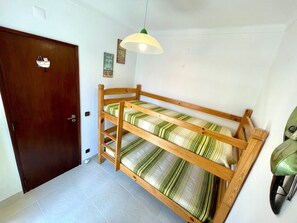 2 Schlafzimmer, Bügeleisen/Bügelbrett, Bettwäsche