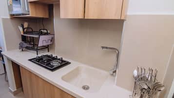 Fridge, microwave, stovetop, electric kettle