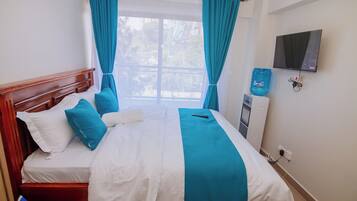 1 bedroom, desk, WiFi, bed sheets