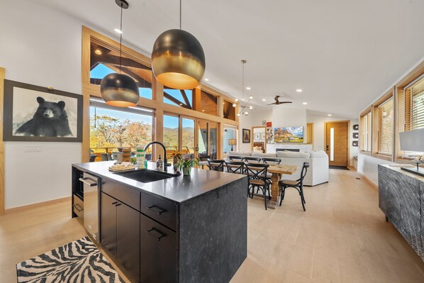 المنشأة من الداخل