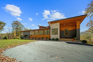 Exterior - Luxury Mountain Lodge - Grandfather Mountain View (Banner Elk)