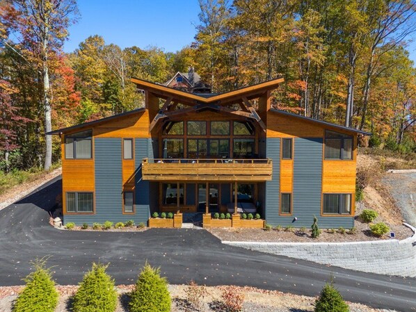 Exterior - Luxury Mountain Lodge - Grandfather Mountain View (Banner Elk)