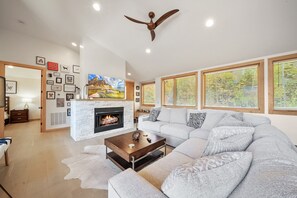 Télévision, cheminée