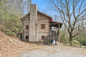 Exterior - Traditional Cabin with Modern Conveniences (Blowing Rock)