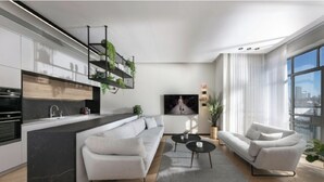 Ein stilvoller Wohnraum mit Küche, einer Couch, einem Couchtisch und einem großen Fenster mit Blick auf die Stadt.