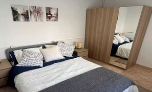 2 bedrooms, free WiFi, bed sheets - Bergamo Bliss Apartment - City Center Gem (Bergamo)