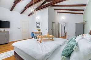 5 chambres, coffre-fort, fer et planche à repasser, lit de bébé portatif