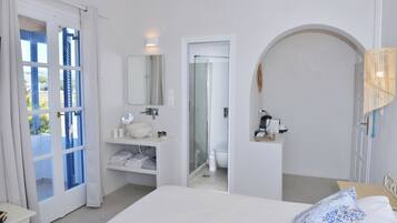 Deluxe Double Room, Sea View | Desk, soundproofing, free WiFi