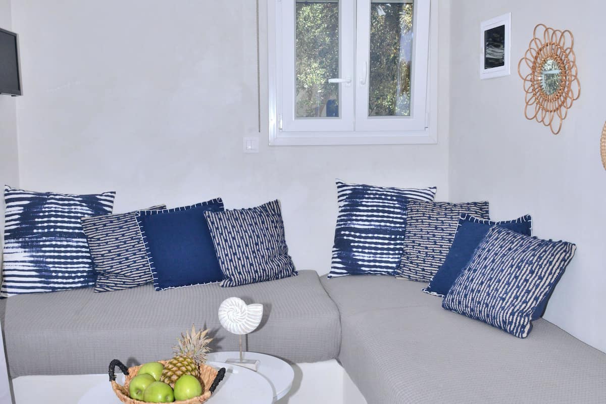Apartamento família, vista para a praia | 1 quarto, escrivaninha, quartos à prova de som, Wi-Fi de cortesia