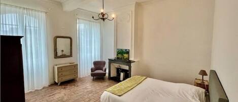 7 camere, Wi-Fi, lenzuola