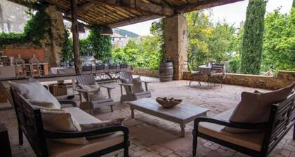 Elegant 18th-Century Townhouse with Pool & Gardens