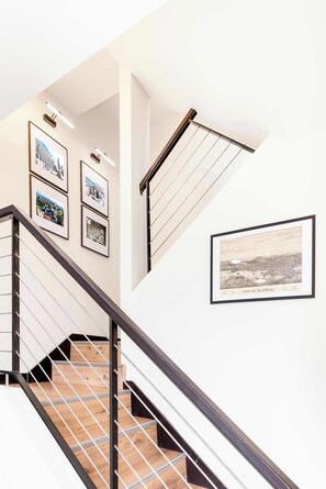 Interior - 3BR Modern Townhome w/ Parking Near UW & Children’s Hospital (Seattle)