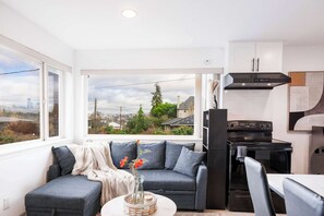 Interior - Newly Remodeled 2BR Home Near DT & Sports Arenas (Seattle)