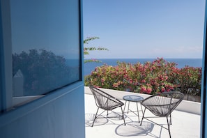 Deluxe Room, Sea View | Teres/patio