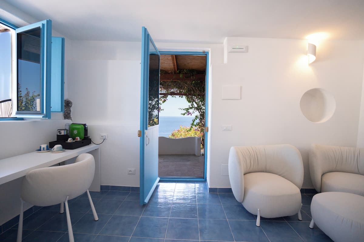 Suíte romântica, vista para o mar | 1 quarto, cofres nos quartos, escrivaninha, cortinas blackout